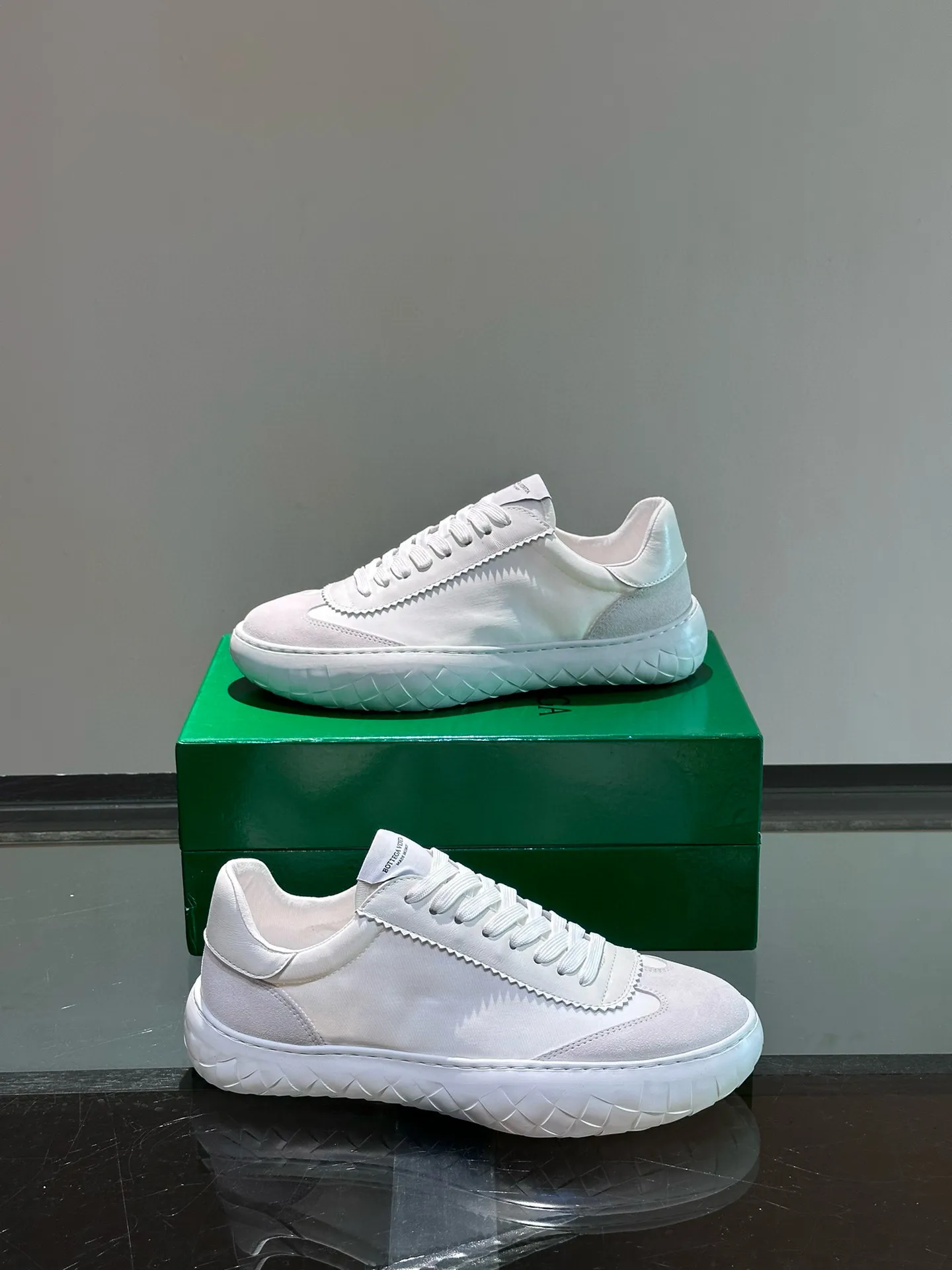 Factory price: 438💰BV/Bottega Veneta🆕New men's moral training sneakers, made of Sneaker technology nylon and suede, inspired by retro basketball shoes, a new interpretation of classic sneakers, a light, comfortable and breathable summer must-have item, the soles are made of classic woven texture, super recognizable, nylon suede stitching, full of texture! Size: 38-44, (45 customized)